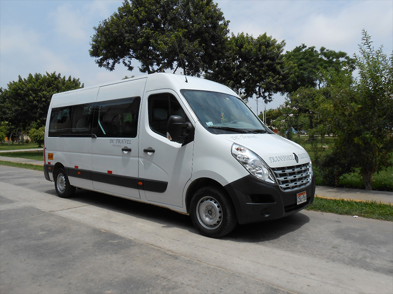 Flota propia de vehículos para traslados en Perú